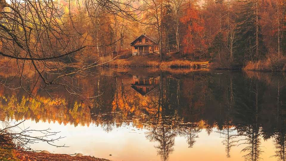 Cottage en automne puzzle en ligne