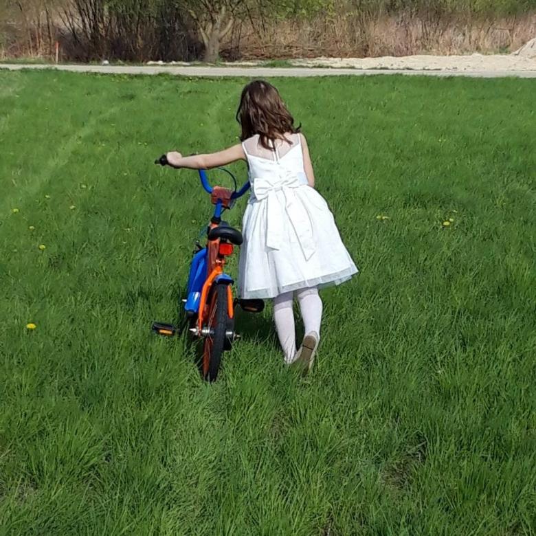 Κορίτσι με ποδήλατο. online παζλ