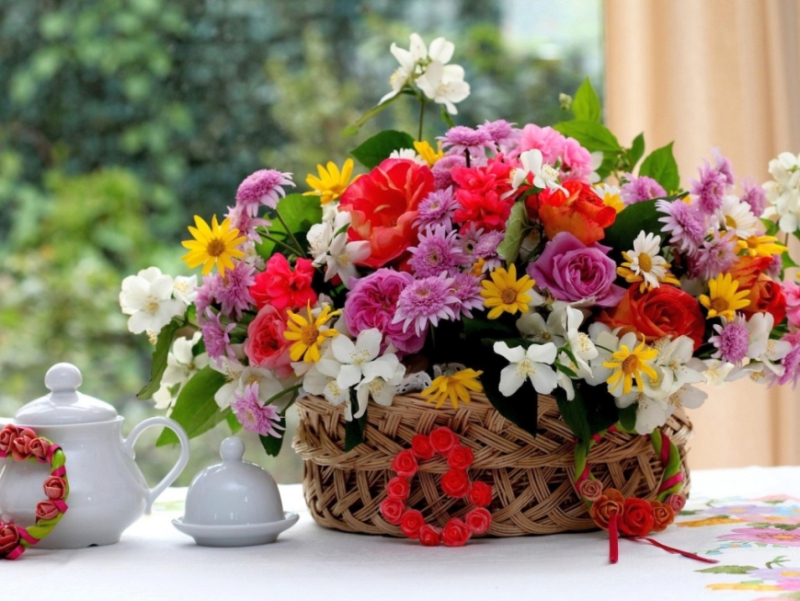 καλάθι με λουλούδια παζλ online
