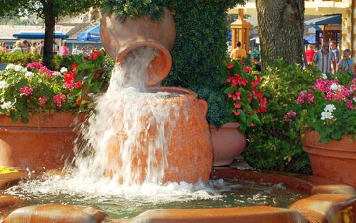 A fountain in the city jigsaw puzzle online