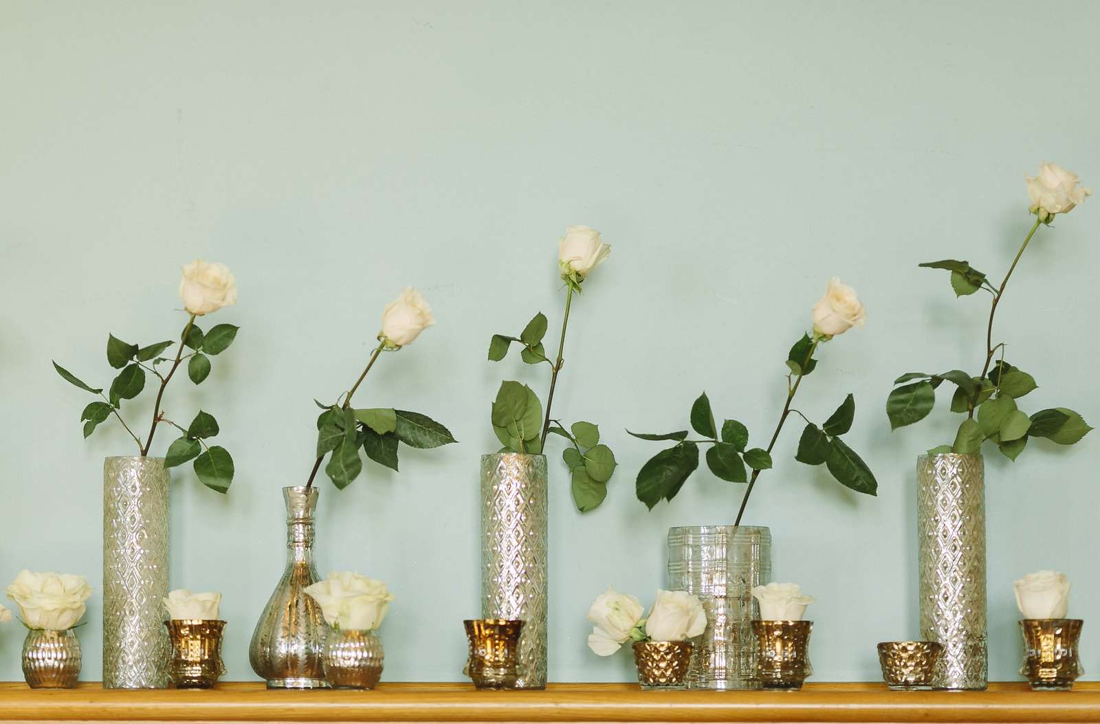 Weiße Rosen in Vasen Online-Puzzle