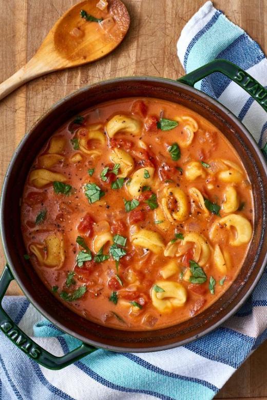Soupe de tomates aux tortellinis puzzle en ligne