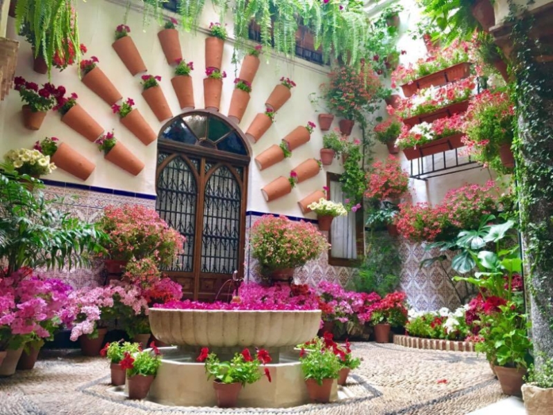 Испански вътрешен двор онлайн пъзел