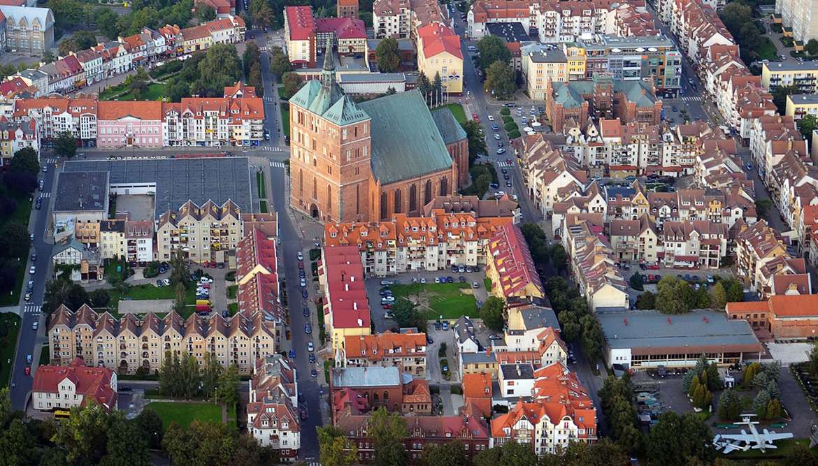 Luchtfoto van het marktplein van Kołobrzeg legpuzzel online