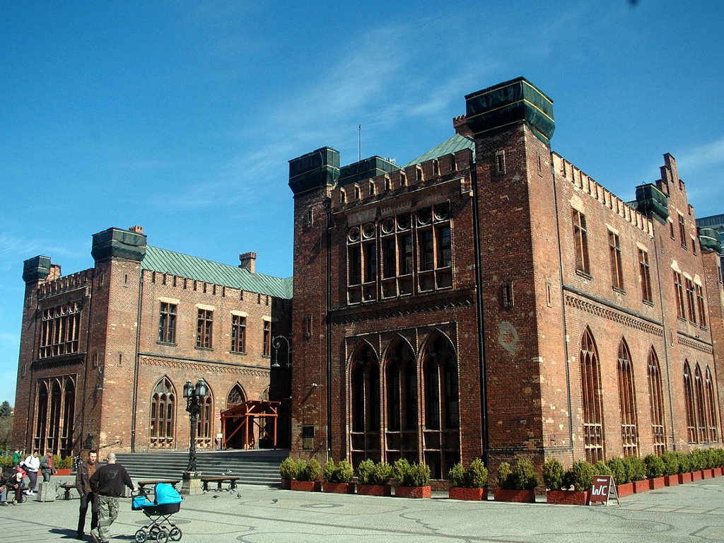 Town Hall in Kołobrzeg, Kołobrzeg market online puzzle