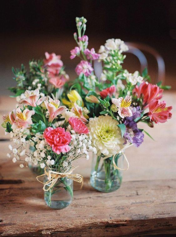 Piccoli fiori colorati in vasetti puzzle online