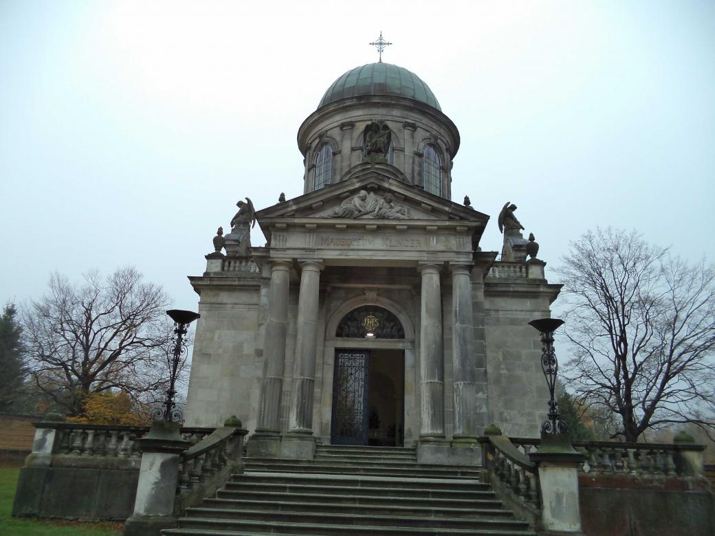 Klingers mausoleum pussel på nätet