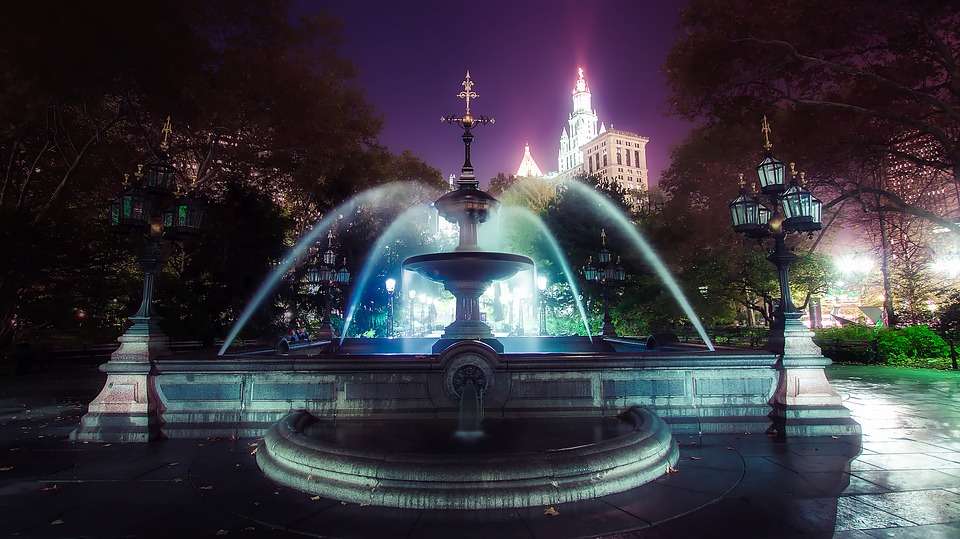 Fountain in the evening jigsaw puzzle online