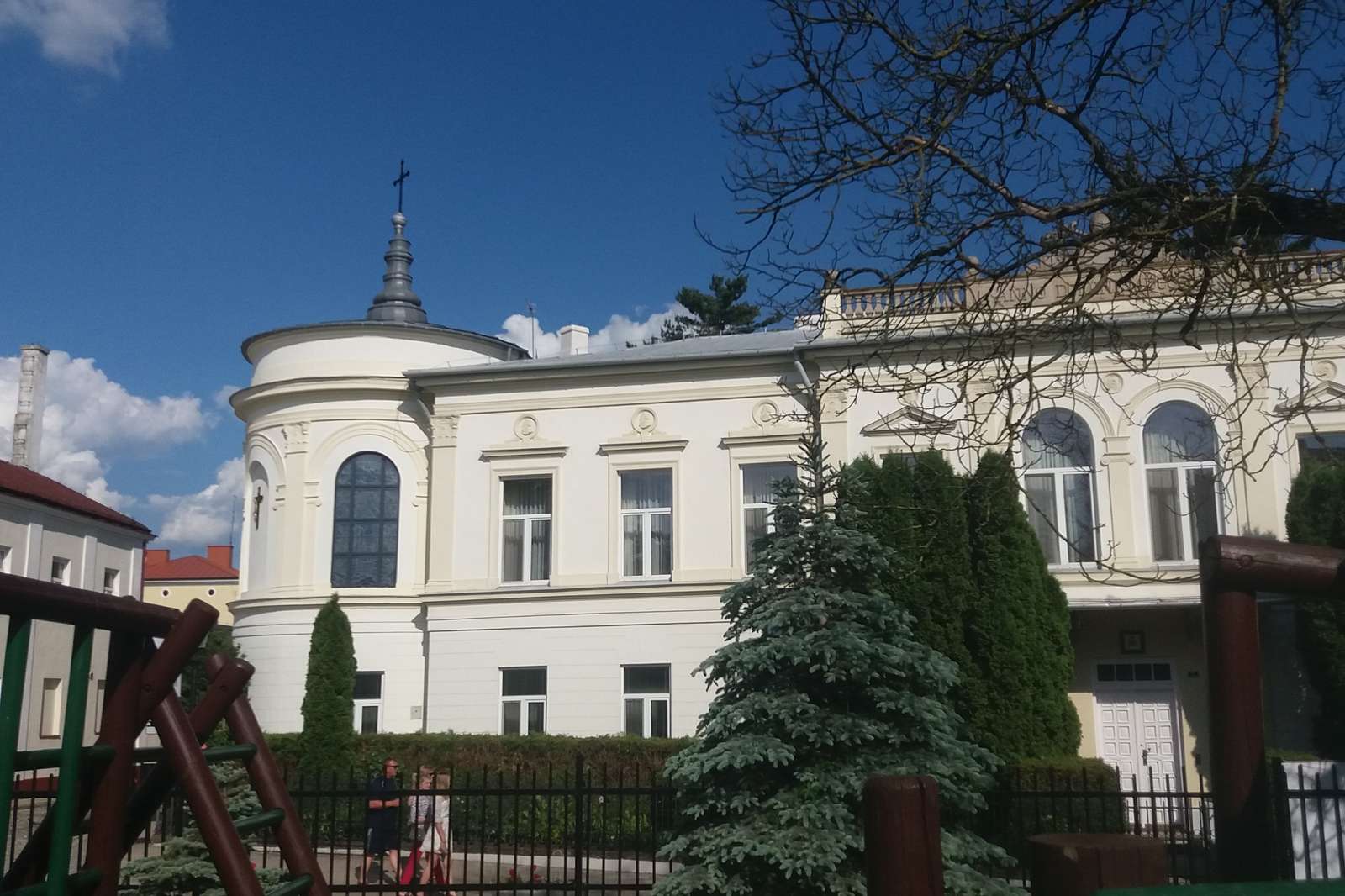 Ein historisches Gebäude in Sandomierz. Puzzlespiel online