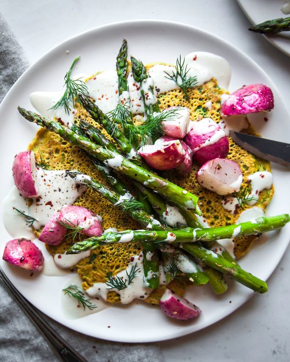 Una deliziosa insalata con asparagi puzzle online