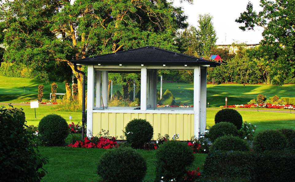 A gazebo in the park online puzzle