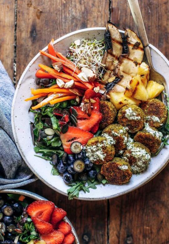 Dish with falafel online puzzle