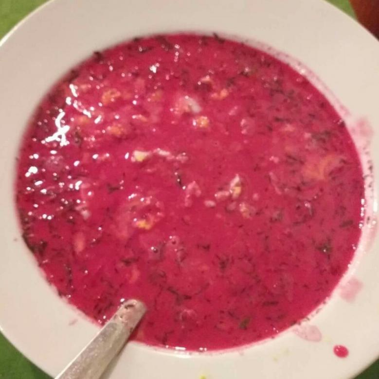 Κρύα σούπα σε ένα πιάτο. online παζλ