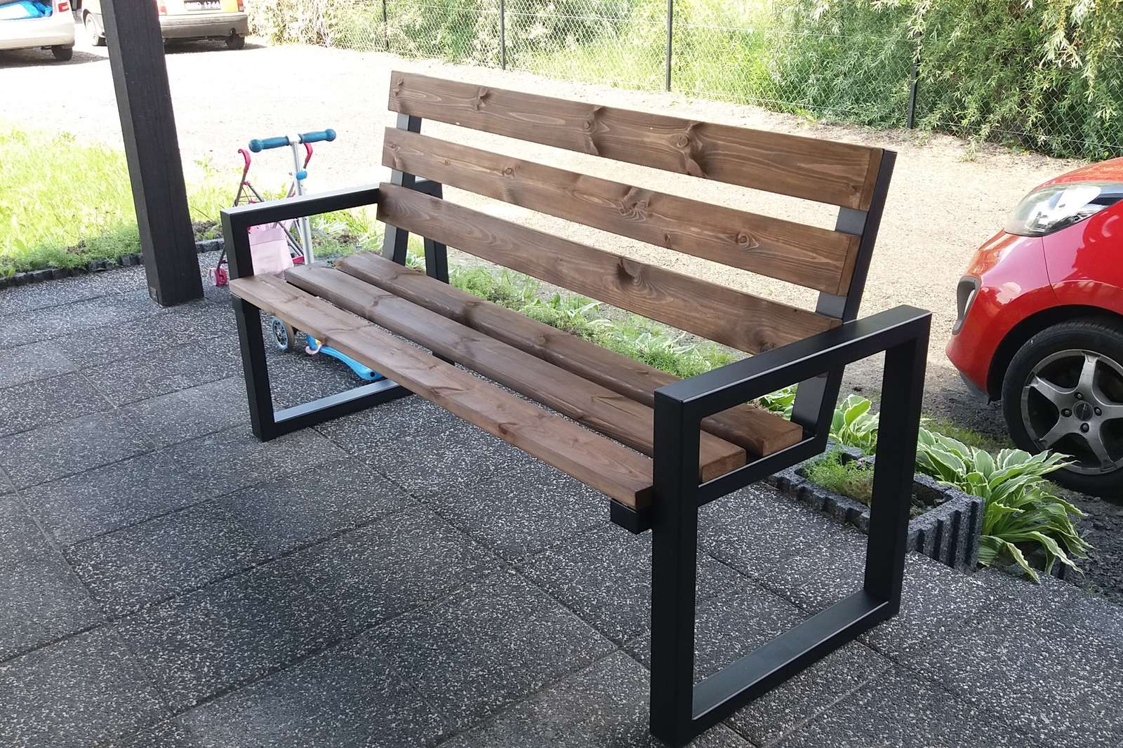 A freshly made bench. jigsaw puzzle online