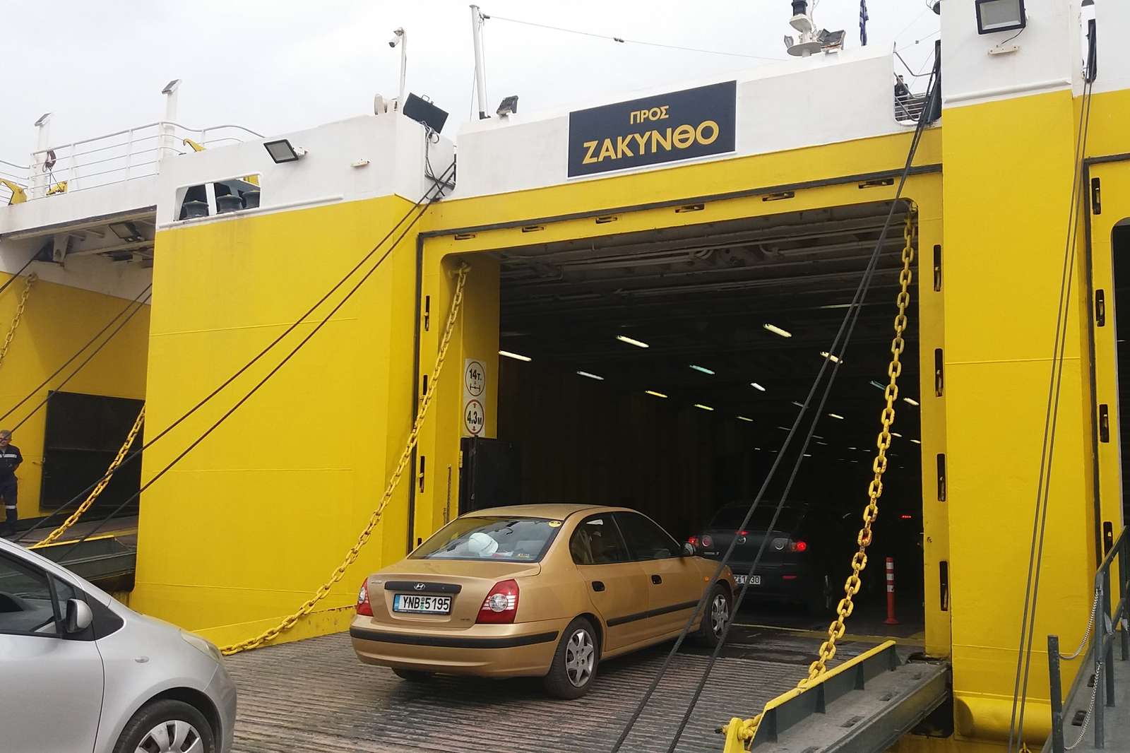 Entrada al ferry griego. rompecabezas en línea