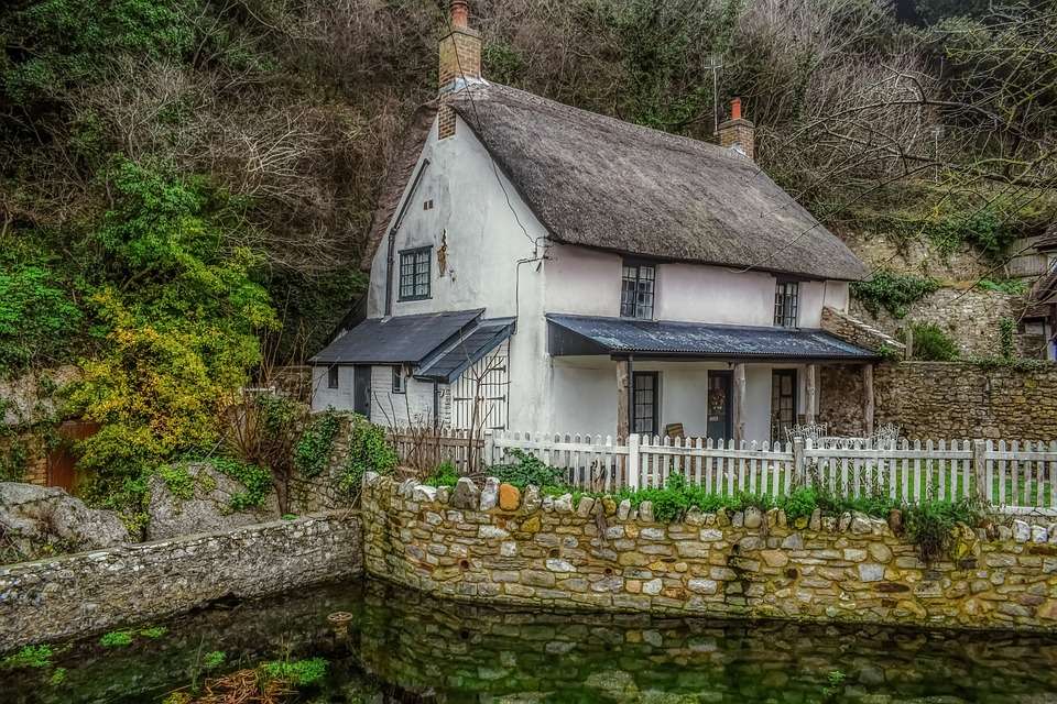 A fenced cottage online puzzle