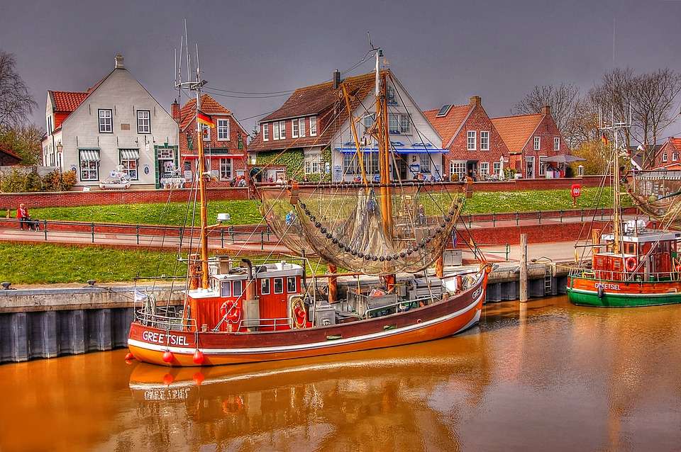 Fishing town jigsaw puzzle online