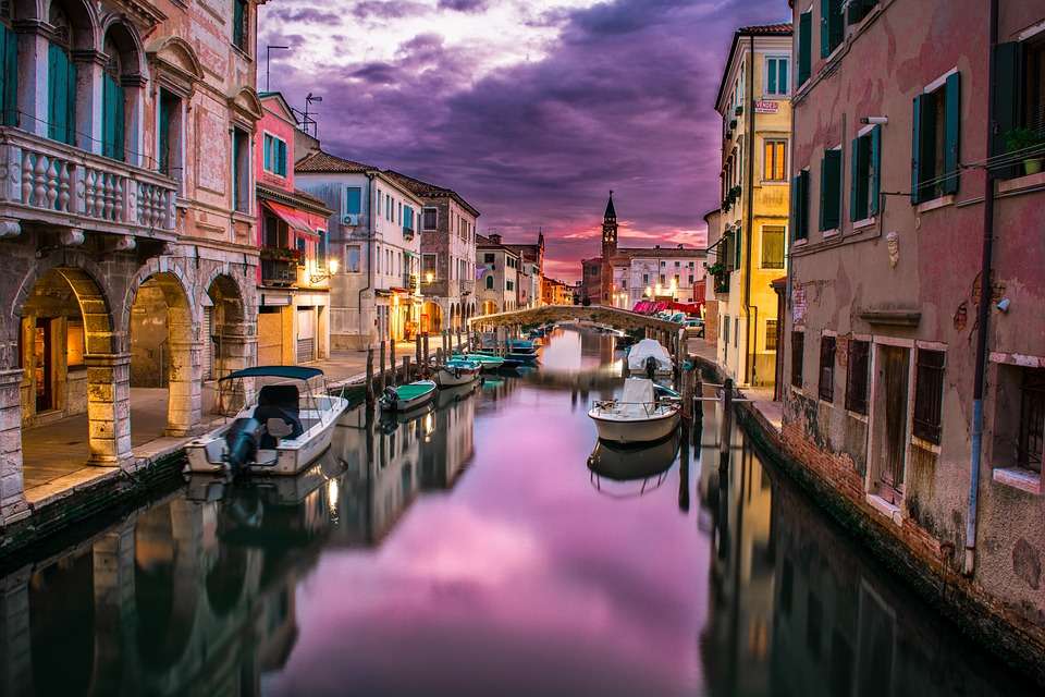 Canal in Italy jigsaw puzzle online