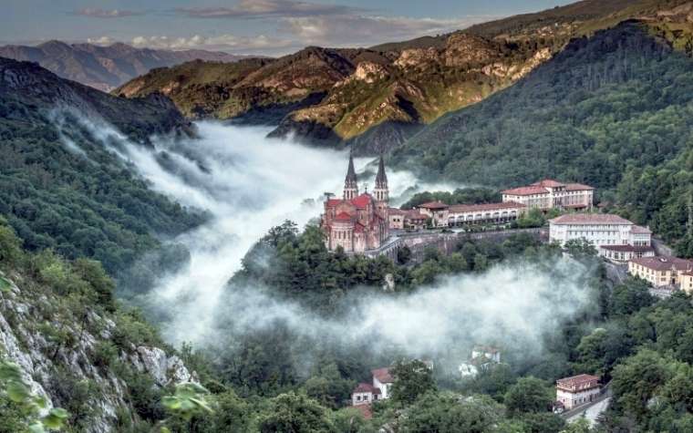 Basilica in Covadonga jigsaw puzzle online