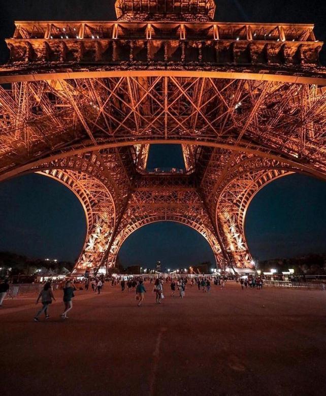 Unter dem Eiffelturm Online-Puzzle