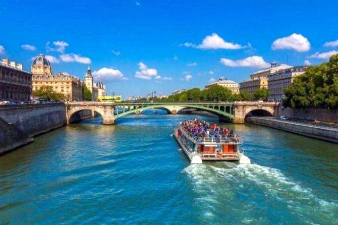 cruise on the Seine jigsaw puzzle online
