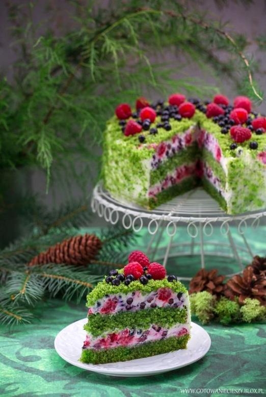 Торт из зеленого мха с фруктами пазл онлайн