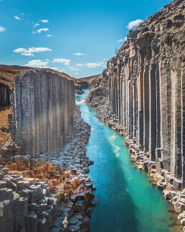 Islândia - um desfiladeiro gigante puzzle online