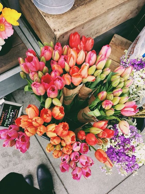 Bouquets of tulips jigsaw puzzle online