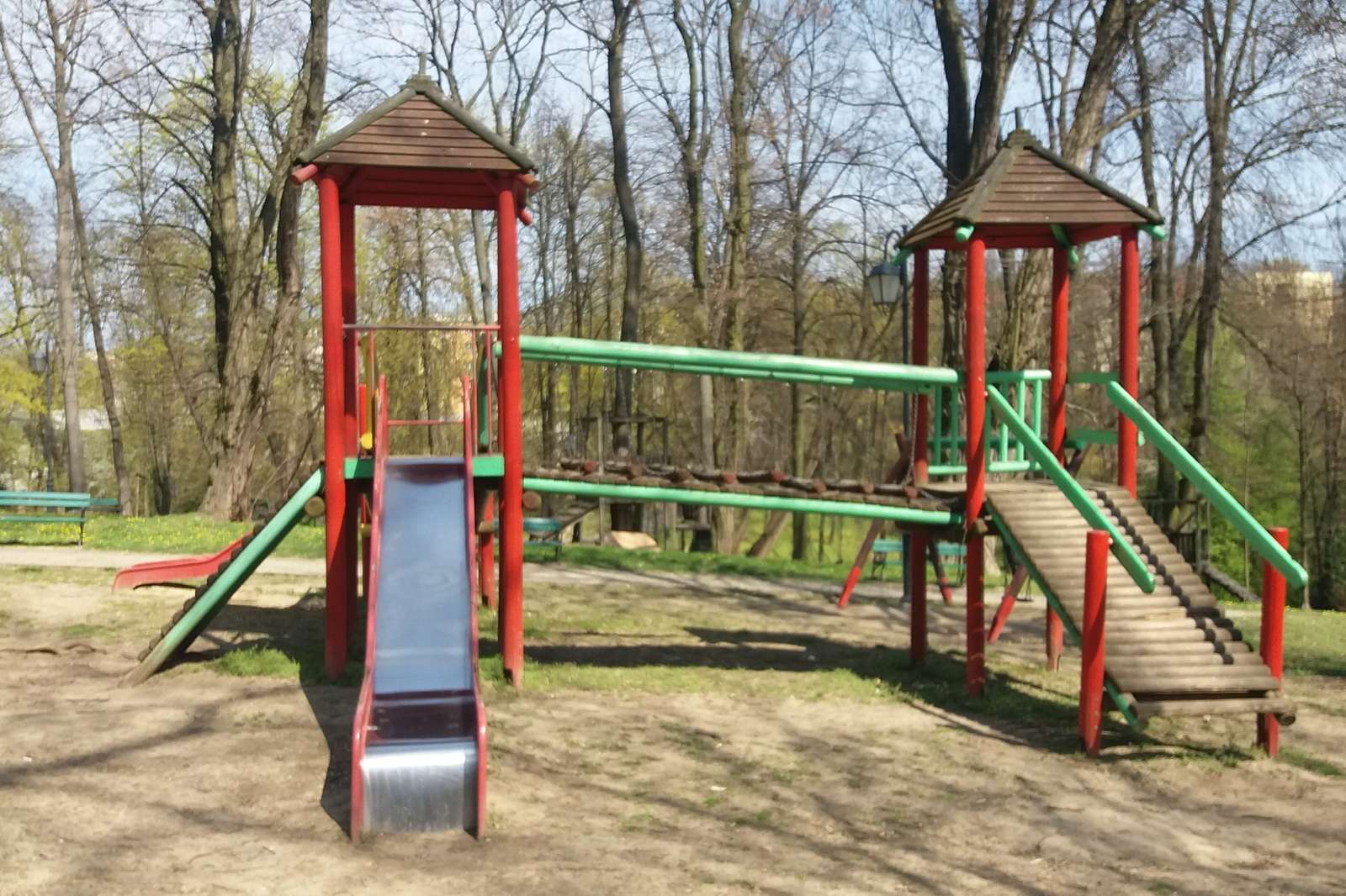 Детска площадка без деца онлайн пъзел