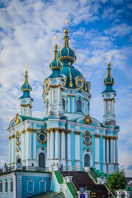 Iglesia Ortodoxa de San Andrew está en Kiev rompecabezas en línea