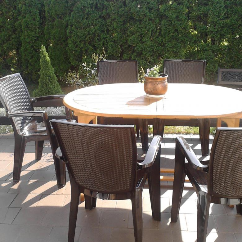 Terrasse, Tisch, Sonne und Wärme. Puzzlespiel online