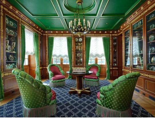 Green interior. online puzzle