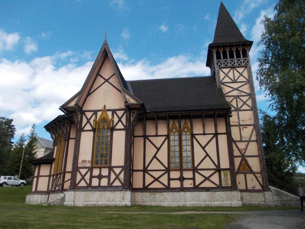 Kirche in Stary Smokovec Puzzlespiel online