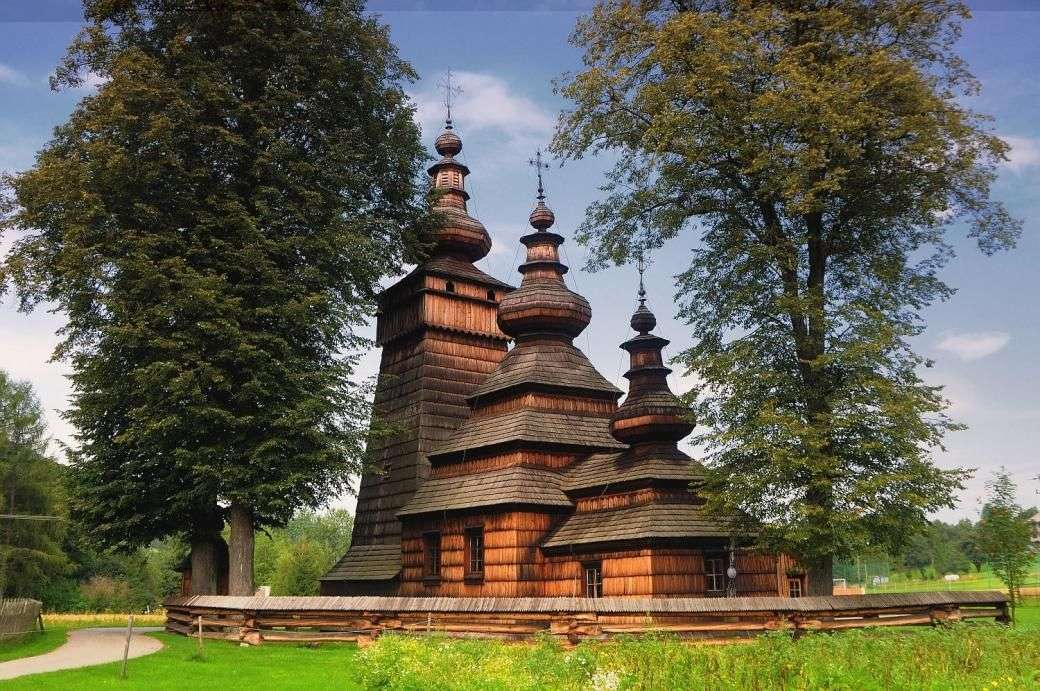Iglesia ortodoxa en Kwiatoń. rompecabezas en línea