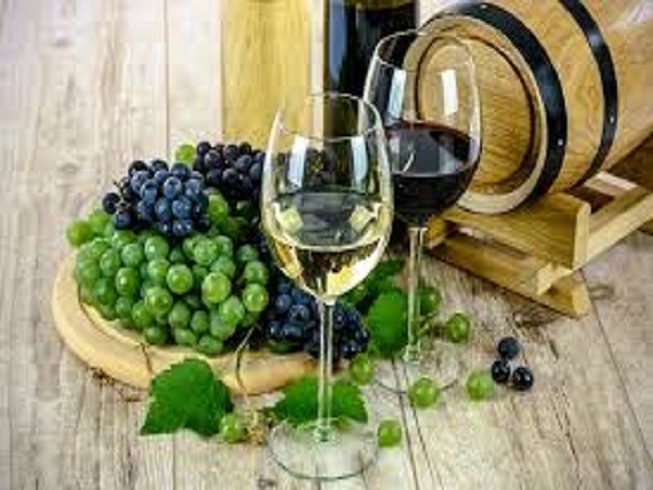 Wine and grapes. online puzzle