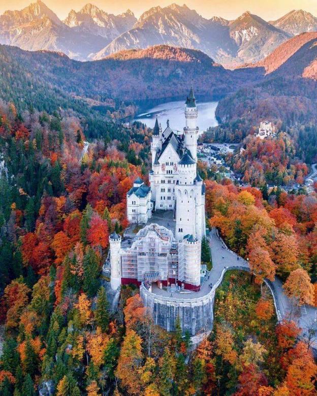 Замок Нойшванштайн, Німеччина онлайн пазл