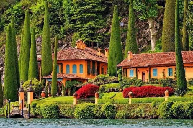 At Lake Como. online puzzle