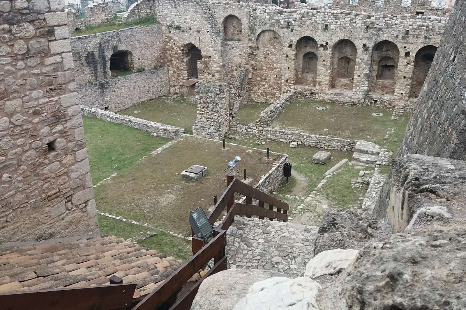 De ruïnes van een oud kasteel gingen verder online puzzel