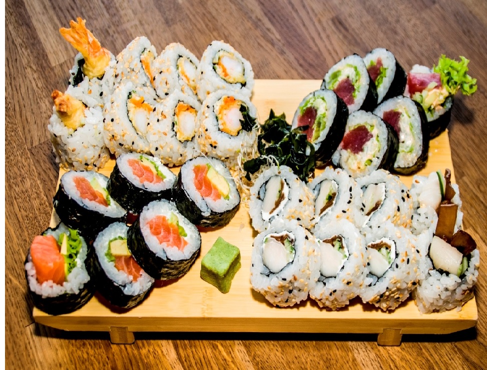 Sushi auf einem Holzbrett Online-Puzzle