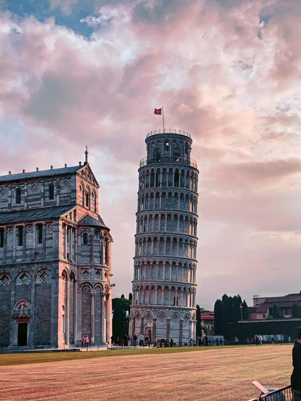 the leaning tower in pisa online puzzle