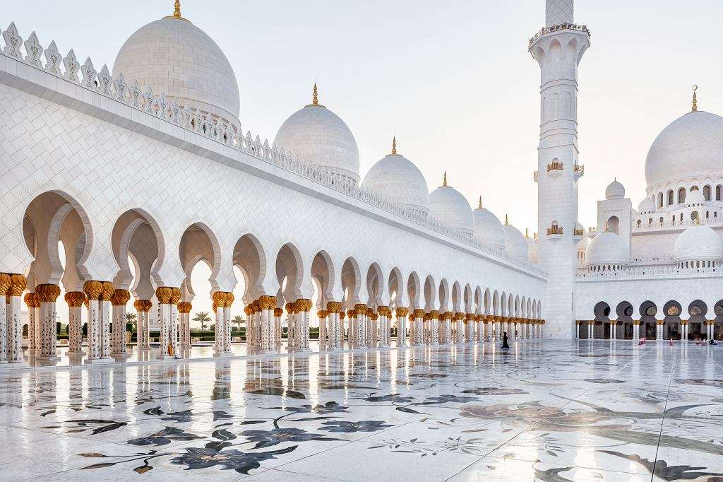 Mezquita en Abu Dhabi. rompecabezas en línea