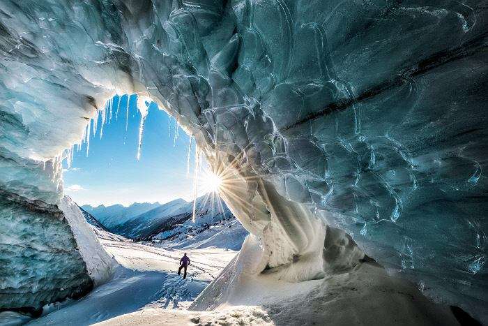 Peștera de gheață. jigsaw puzzle online