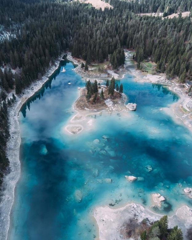 Lago Caumasee na Suíça quebra-cabeças online