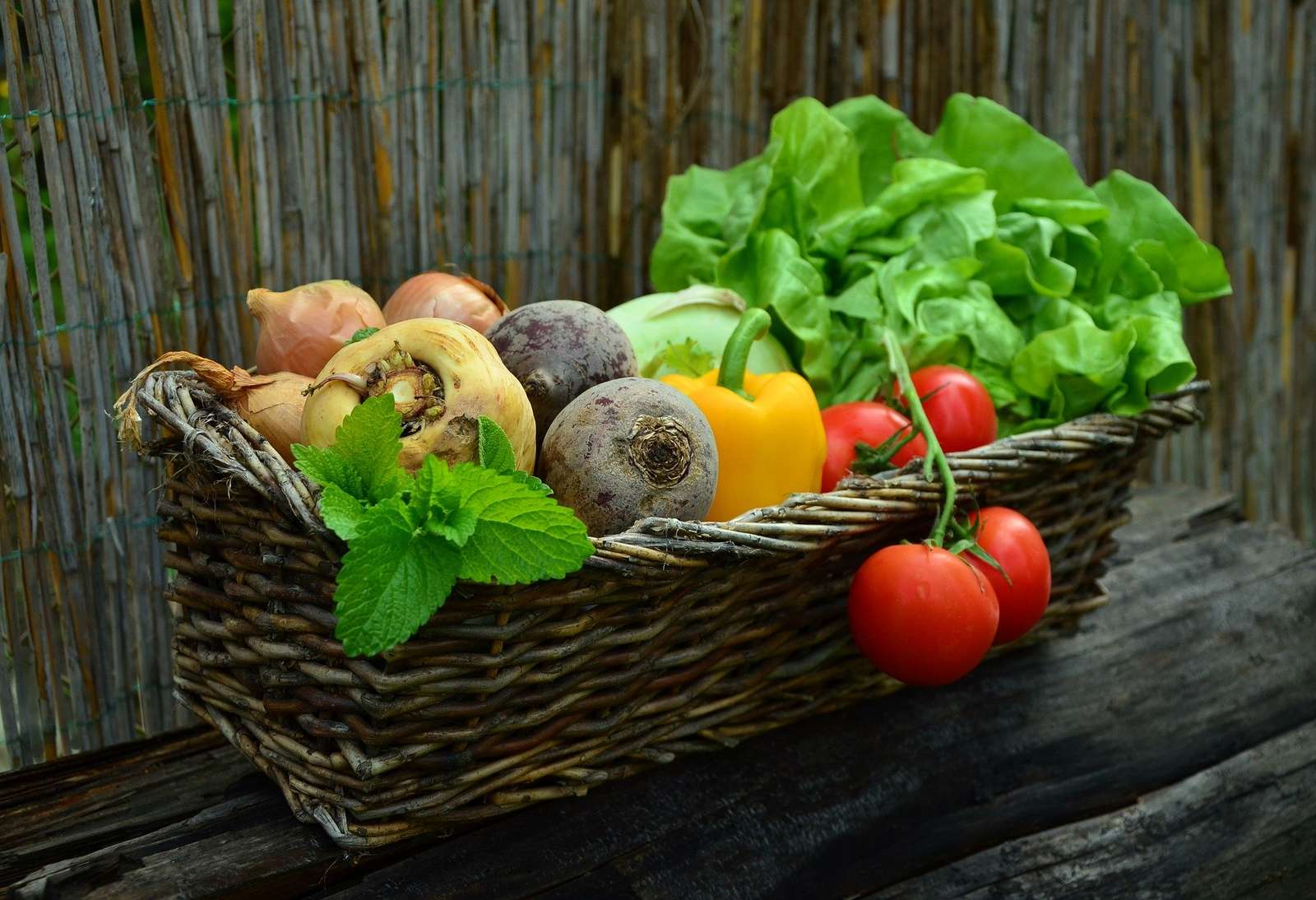 kosár zöldséggel kirakós online
