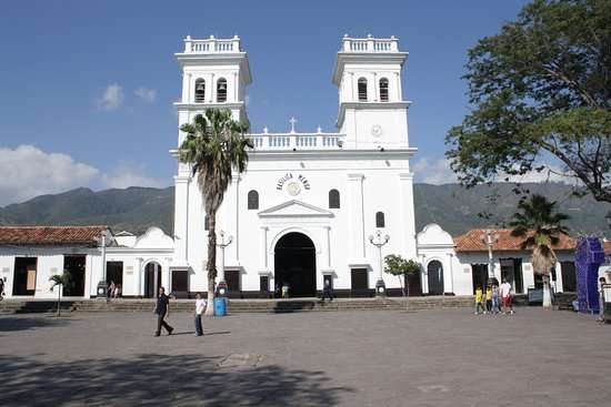 kerk van Giron Santander legpuzzel online