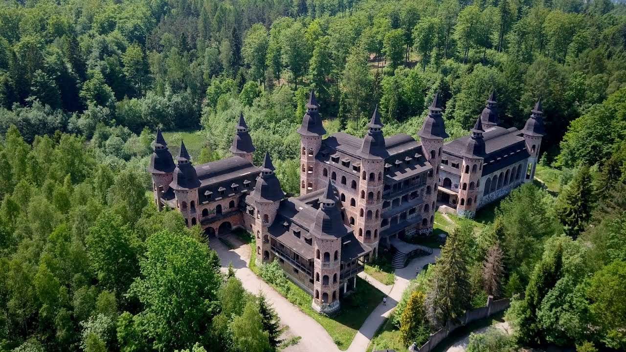 Il castello nel villaggio diuskalice puzzle online