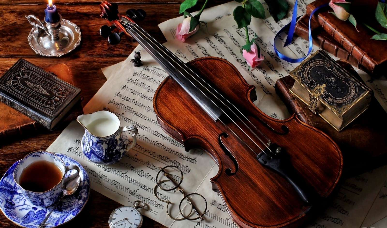 Παλιό ξύλινο βιολί με ψυχή online παζλ