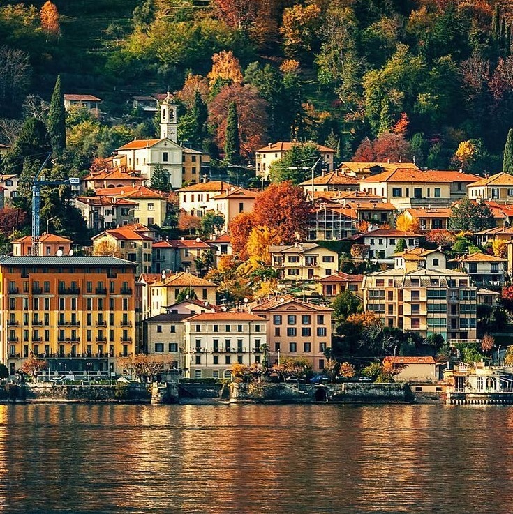 Outono no lago de Como. quebra-cabeças online