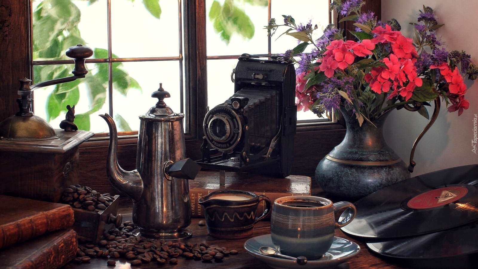 Αντίκες, κάμερα, επιτραπέζια σκεύη, καφές, λουλούδια παζλ online
