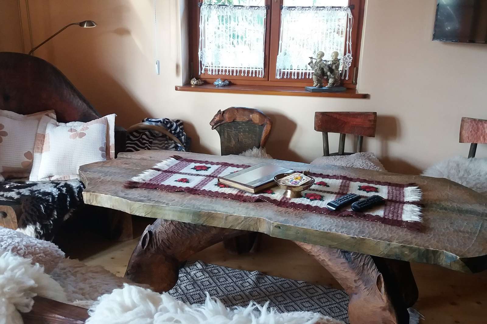 sala de estar em madeira puzzle online
